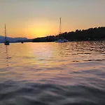 Saronic Topview