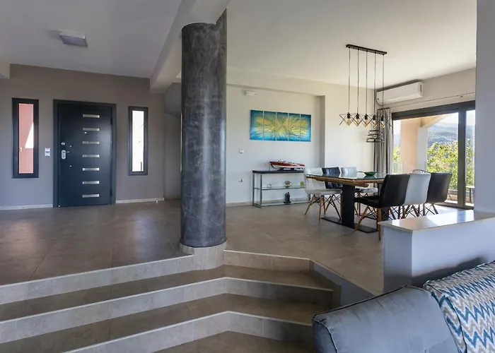 Saronic Topview Галатас